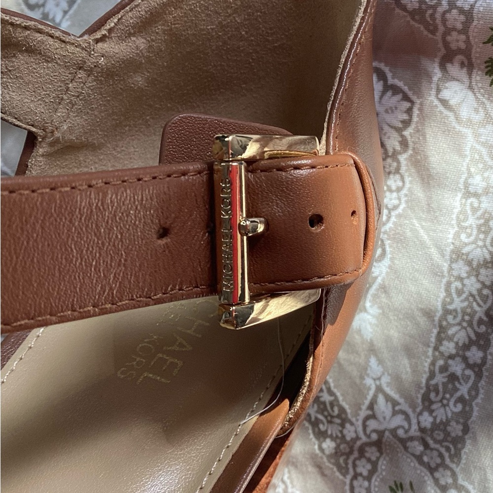 Michael Kors Tan and Black Rory Platform Leather Heels 9.5 *FIRM PRICE* - Picture 10 of 11